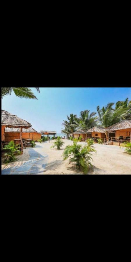 Blue Corner Beach Huts & Restaurant 比纳里姆 外观 照片