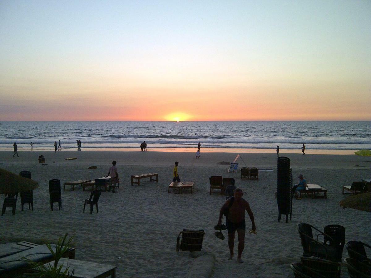 Blue Corner Beach Huts & Restaurant 比纳里姆 外观 照片