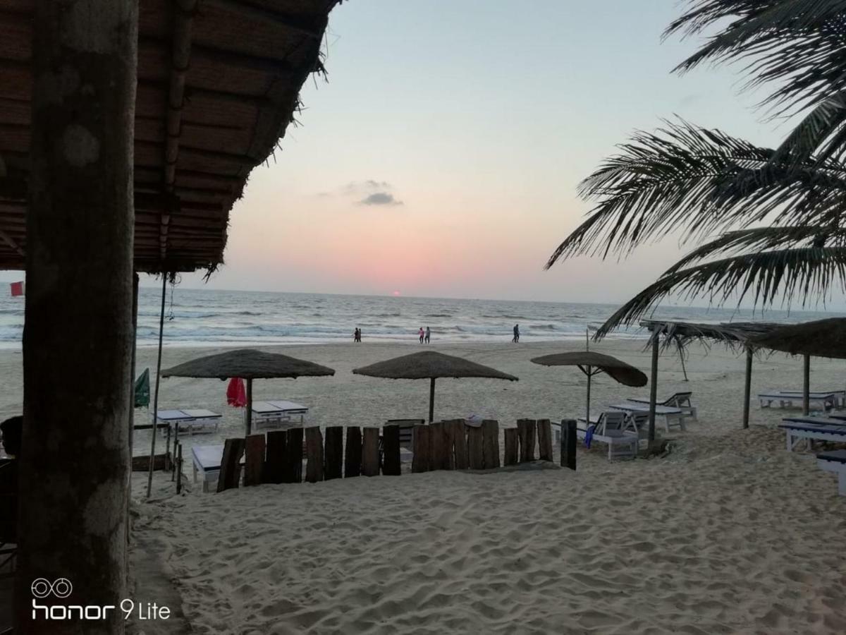 Blue Corner Beach Huts & Restaurant 比纳里姆 外观 照片