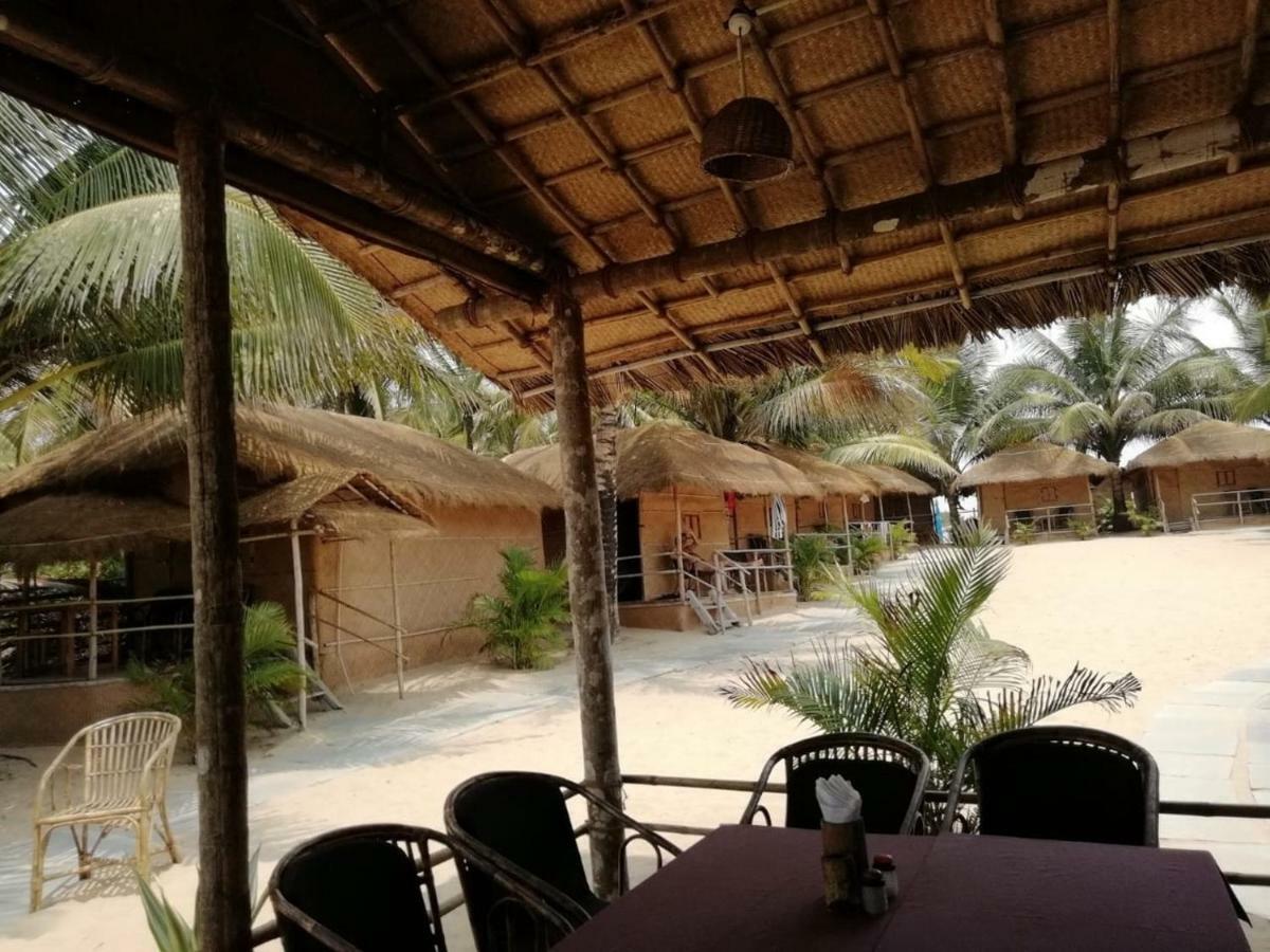 Blue Corner Beach Huts & Restaurant 比纳里姆 外观 照片