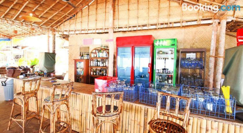 Blue Corner Beach Huts & Restaurant 比纳里姆 外观 照片